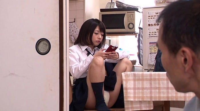 私をバカにする生意気な嫁の連れ子JKを夜○いクンニでイカセた後に勃起チ○ポを挿入すると…翌日からパパと呼んでくれました